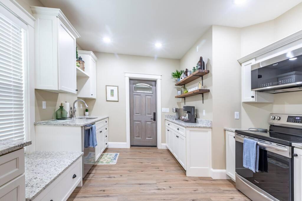 The Queen Place - Updated-Private Backyard Gordonville Εξωτερικό φωτογραφία